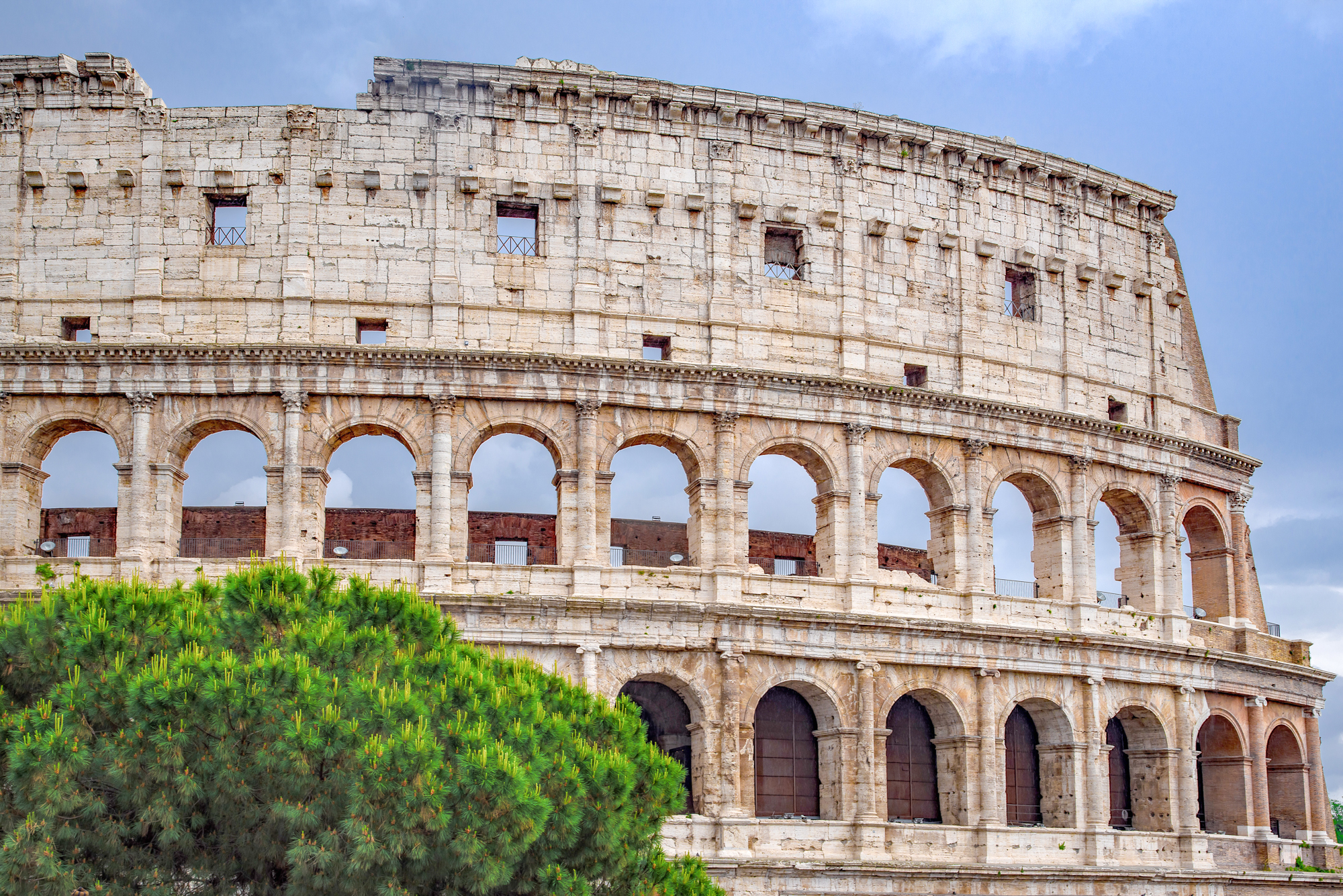 Day one of 2 days in Rome, Italy // History in a Hurry! Exploring the best Roman highlights including: Vatican museums, the Sistine Chapel, St. Peter's Basilica, the Colosseum, the Roman Forum, Palatine Hill, and the biggest cappuccino you've ever seen.