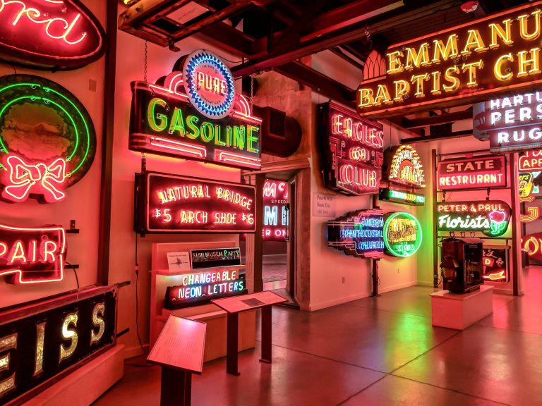 American Sign Museum | Cincinnati, Ohio | Neon signs | How to make | Americana | Private Tour | What to do in Cincinnati | Queen City | Big Boy | American history | Quirky Museums | Unique Museums | Fun things to do in Cincinnati