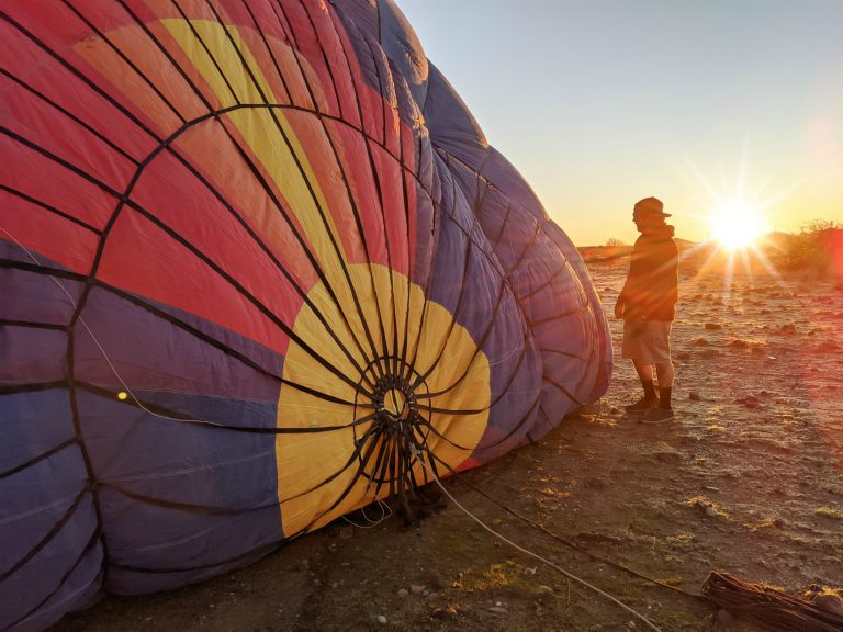 What to Pack for a Winter Hot Air Balloon Ride | Scottsdale, Arizona and Hot Air Expeditions | Hot air balloon packing list #hotairballoon #scottsdale #arizona #packinglist