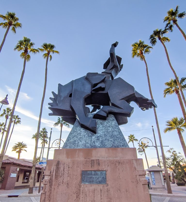 4 Days in Scottsdale, Arizona // A Jam-Packed Itinerary With a Bit of Everything #scottsdale #arizona #thingstodoinscottsdale #scottsdalerestaurants #cowboy #publicart